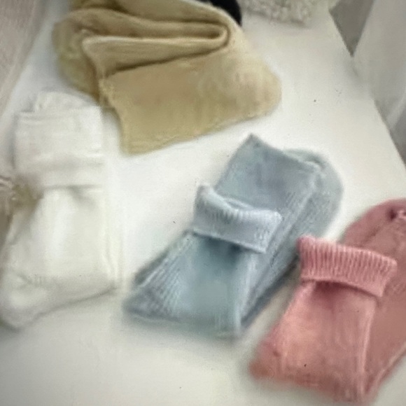 Accessories - Cashmere Socks Set 2 pairs - Random color pull. 
🆕